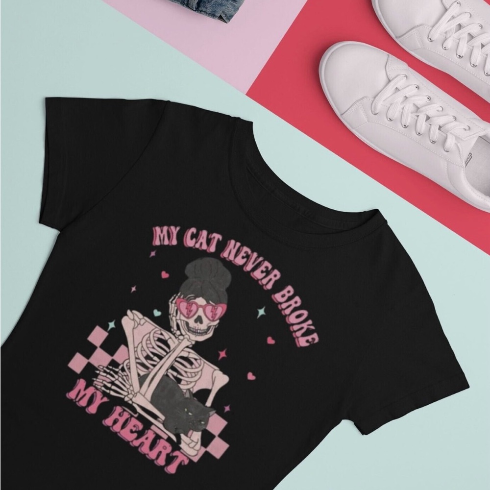 My Cat Never Broke My Heart Valentines T-Shirt